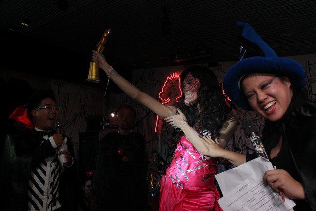 ผีน้ำหวานบุก warm up