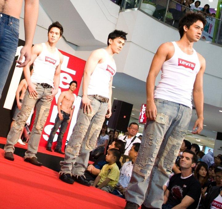 อังเดร บอย อาร์ต จากงานLEVI'S 501 MAY DAY