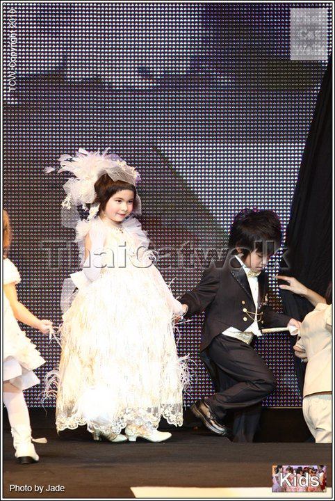 น้องลิซซี่  เดินแบบในงานFashion Week Autumn Winter 2010 @ Siam Paragon