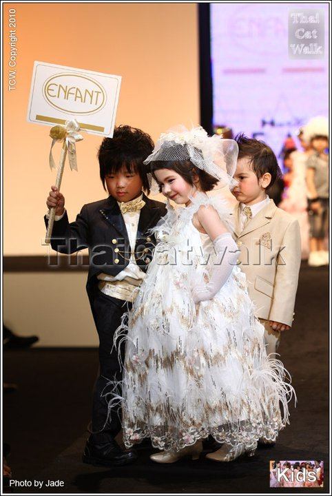 น้องลิซซี่  เดินแบบในงานFashion Week Autumn Winter 2010 @ Siam Paragon