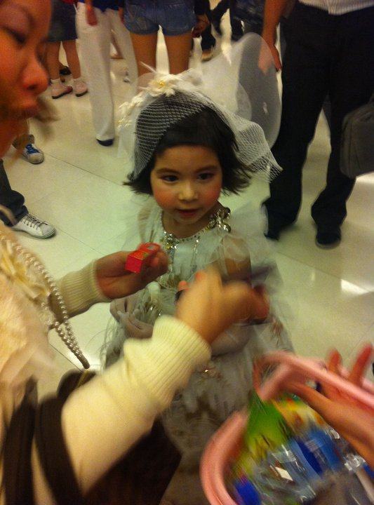 น้องลิซซี่  เดินแบบในงานFashion Week Autumn Winter 2010 @ Siam Paragon