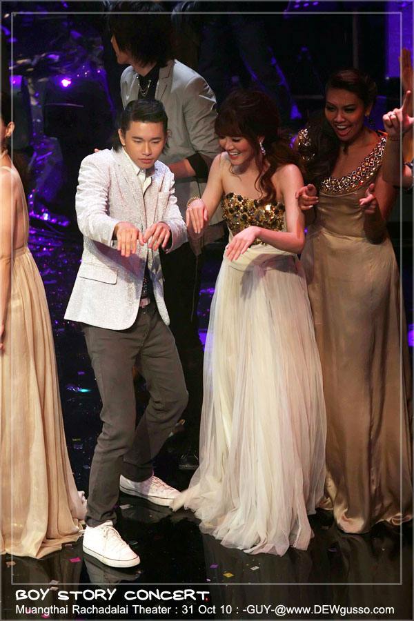 กองทัพศิลปินหลังจบคอน boy story เฮฮากันมาก