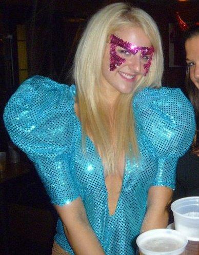 สาวก กาก้า ในวันฮาโลวีน