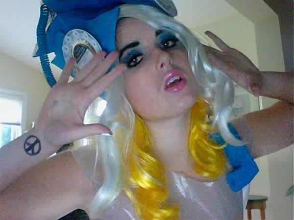 สาวก กาก้า ในวันฮาโลวีน