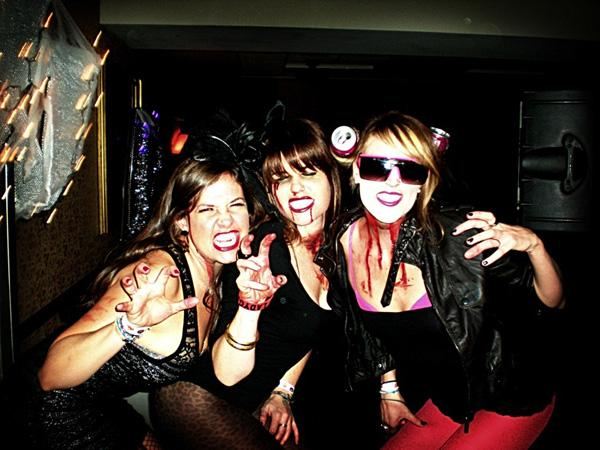 สาวก กาก้า ในวันฮาโลวีน