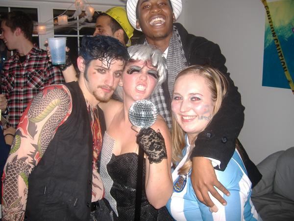 สาวก กาก้า ในวันฮาโลวีน