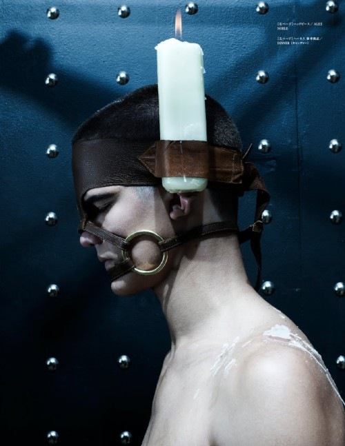 VOGUE HOMMES Japan เอาใจคนคลั่งไคล้ โซ่ แซ่ กุญแจมือ