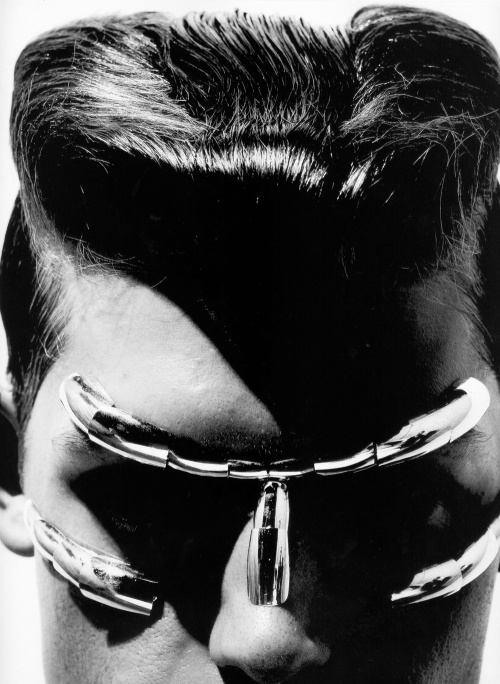 VOGUE HOMMES Japan เอาใจคนคลั่งไคล้ โซ่ แซ่ กุญแจมือ