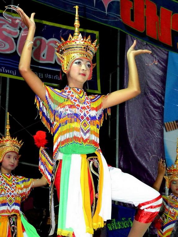 มโหฬาร อลังการ งานมโนราห์ แดนดินถิ่นใต้
