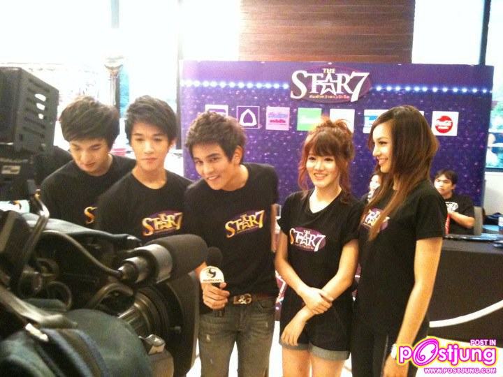 PIC.รุ่นพี่ the star มาให้กำลังใจผู้สมัคร The star7 ที่ตึกแกรมมี่