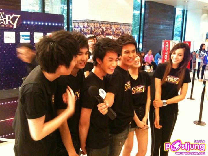 PIC.รุ่นพี่ the star มาให้กำลังใจผู้สมัคร The star7 ที่ตึกแกรมมี่