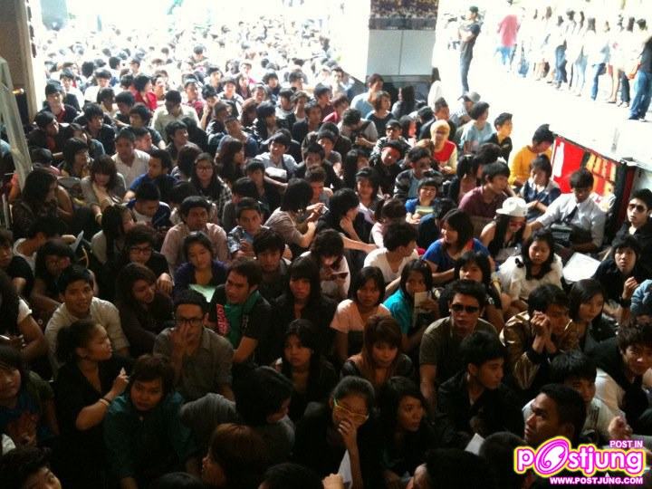 PIC.รุ่นพี่ the star มาให้กำลังใจผู้สมัคร The star7 ที่ตึกแกรมมี่