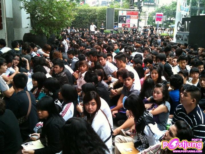 PIC.รุ่นพี่ the star มาให้กำลังใจผู้สมัคร The star7 ที่ตึกแกรมมี่