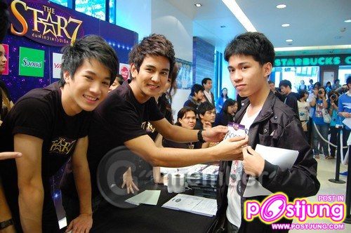 PIC.รุ่นพี่ the star มาให้กำลังใจผู้สมัคร The star7 ที่ตึกแกรมมี่