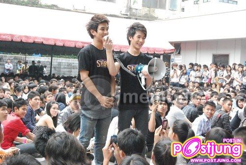 PIC.รุ่นพี่ the star มาให้กำลังใจผู้สมัคร The star7 ที่ตึกแกรมมี่