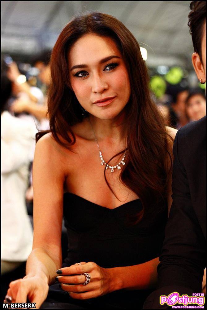 (ติ๊ก พลอย ออฟ พอลล่า ฯลฯ) งานสุดสัปดาห์ Young & Smart Vote 2010 @siam paragon [Part2]