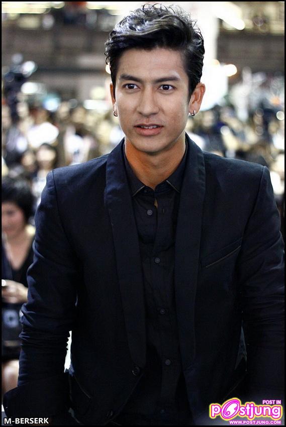 (ติ๊ก พลอย ออฟ พอลล่า ฯลฯ) งานสุดสัปดาห์ Young & Smart Vote 2010 @siam paragon [Part2]