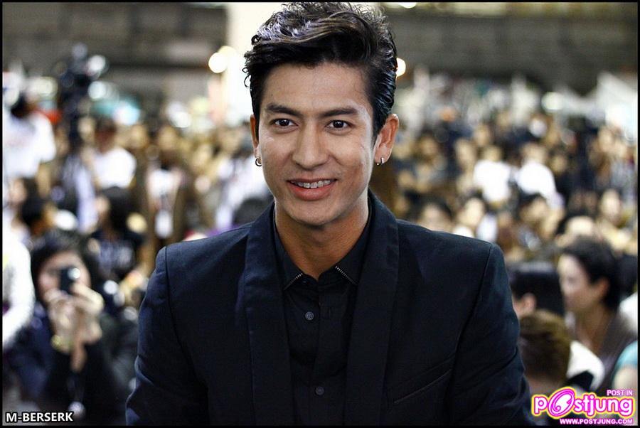 (ติ๊ก พลอย ออฟ พอลล่า ฯลฯ) งานสุดสัปดาห์ Young & Smart Vote 2010 @siam paragon [Part2]