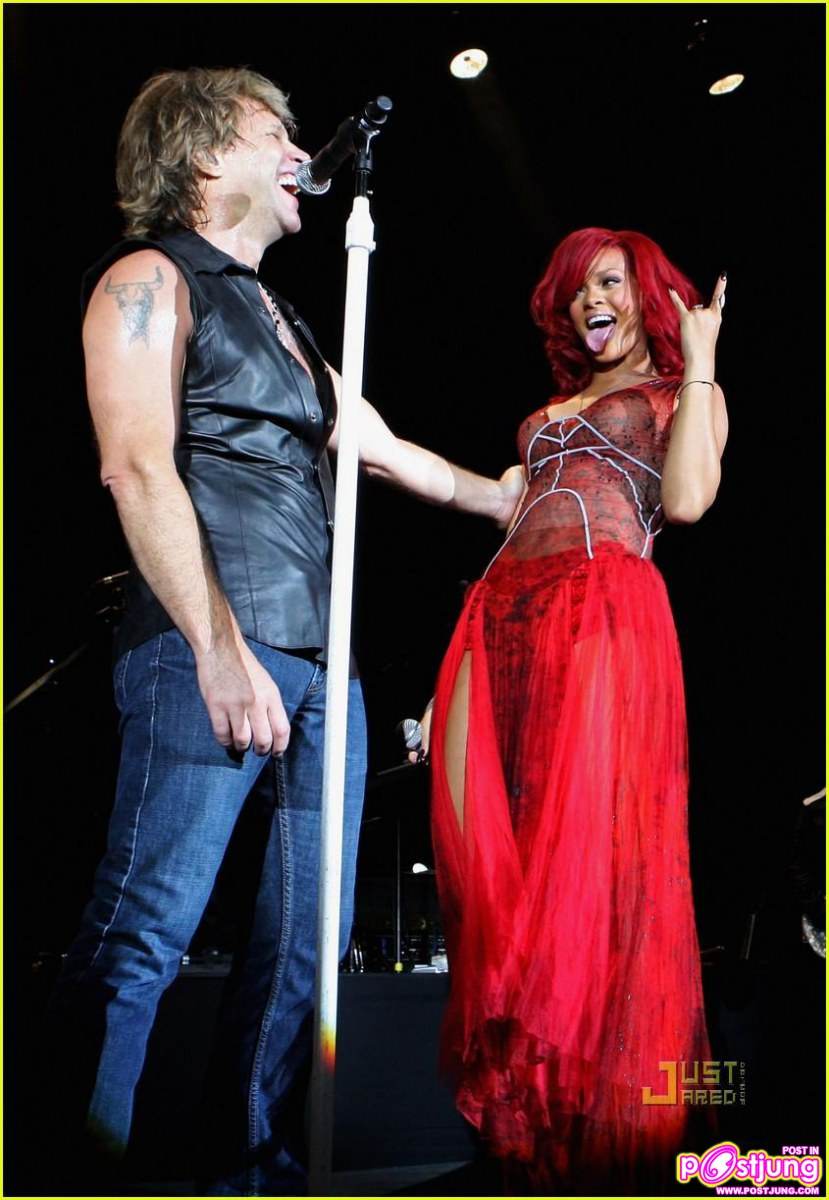 Rihanna & Bon Jovi Livin' On A Prayer Duet!