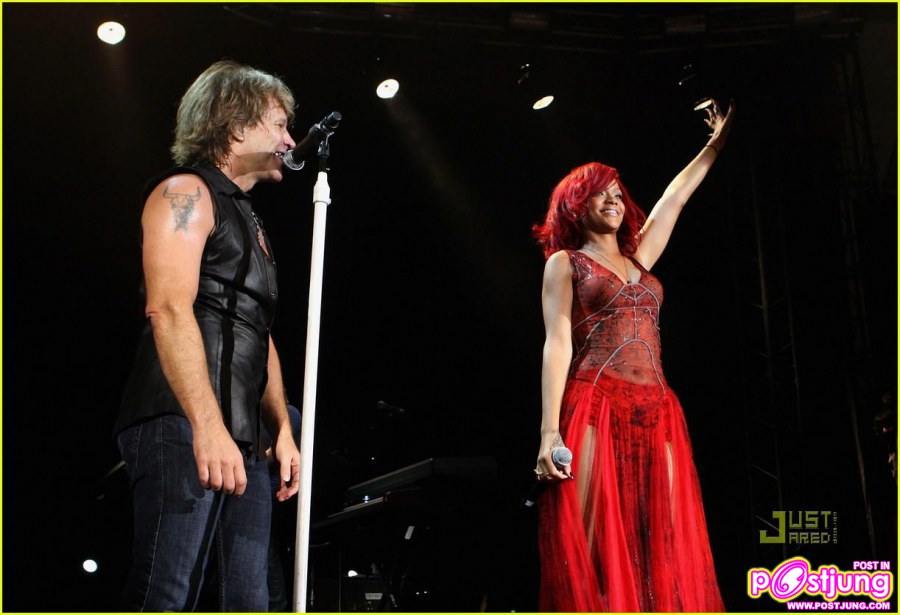 Rihanna & Bon Jovi Livin' On A Prayer Duet!