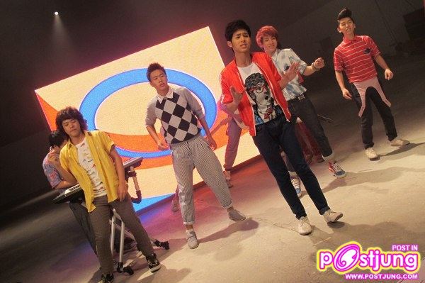 -August -ปล่อยซิงเกิ้ลแรก &ldquo;Summer&rdquo;