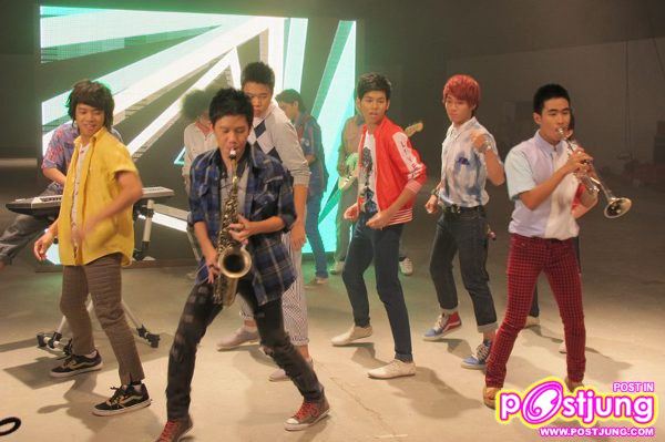 -August -ปล่อยซิงเกิ้ลแรก &ldquo;Summer&rdquo;