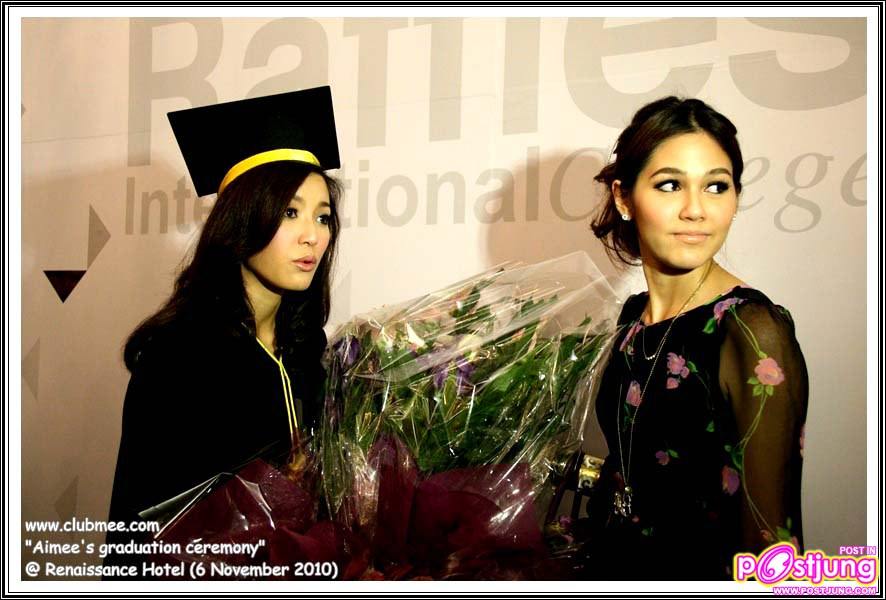 ชมพู่ ร่วมแสดงความยินดีกับเอมมี่ ในวันรับปริญญา