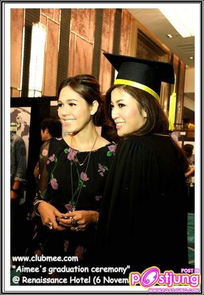 ชมพู่ ร่วมแสดงความยินดีกับเอมมี่ ในวันรับปริญญา