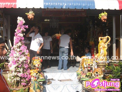 อั้ม เมย์ พากันไปทำบุญ