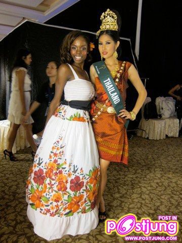 เก็บตกภาพ เอี๊ยม วรรษพร และผู้เข้าประกวด MISS EARTH 2010