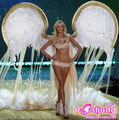 แฟชั่น ท้าลมหนาวของ  วิกตอเรียส์ ชีเคร๊ต