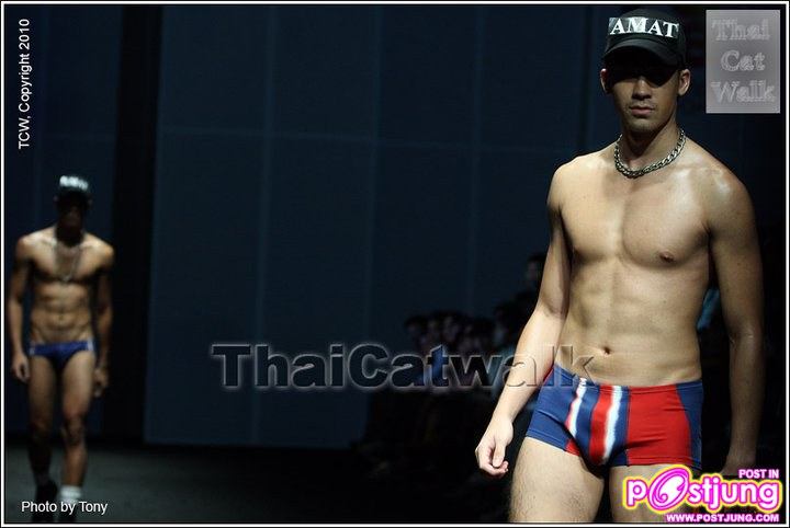 อังเดร เดินแบบ...เซ็กซี่เกินห้ามใจ