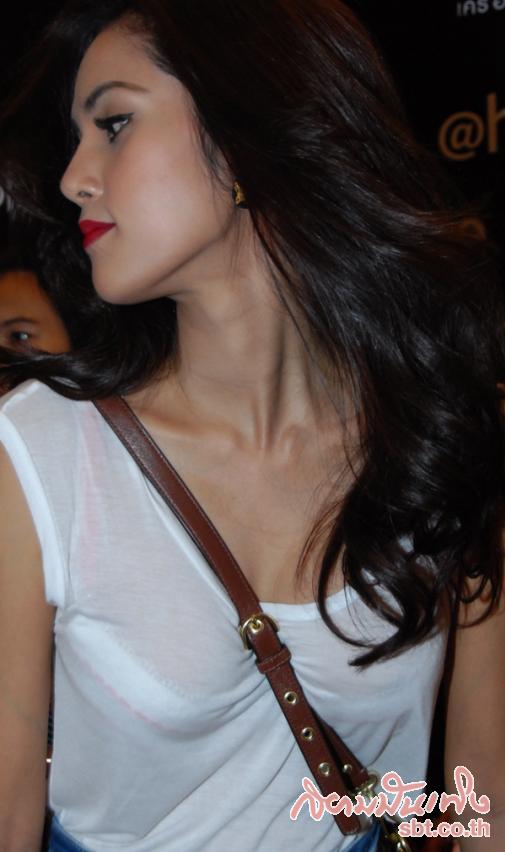 ส่องทะลุเสื้ออุ้มลักขณา