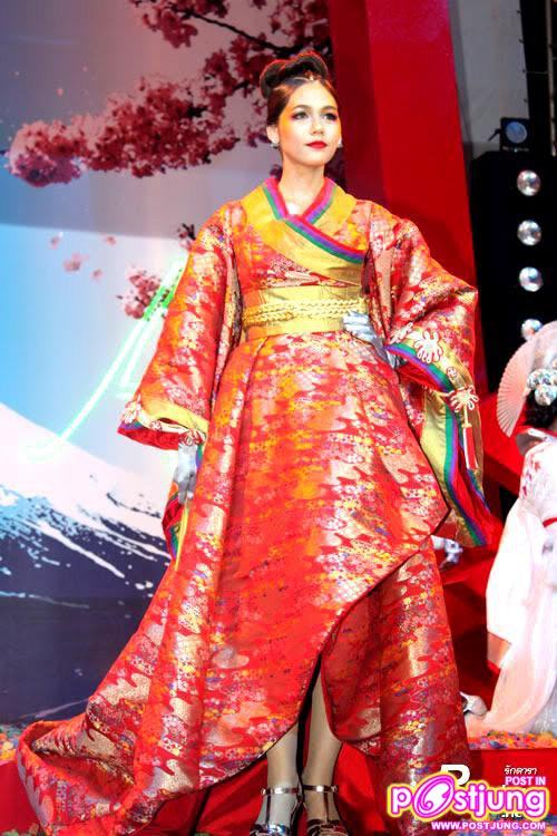 ชมพู่ สวยสง่าดุจนางพญาจริงๆ