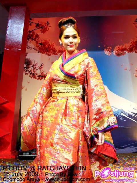 ชมพู่ สวยสง่าดุจนางพญาจริงๆ