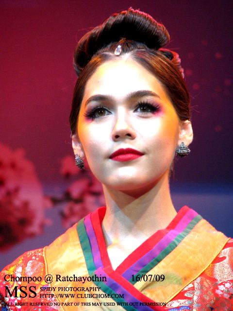 ชมพู่ สวยสง่าดุจนางพญาจริงๆ