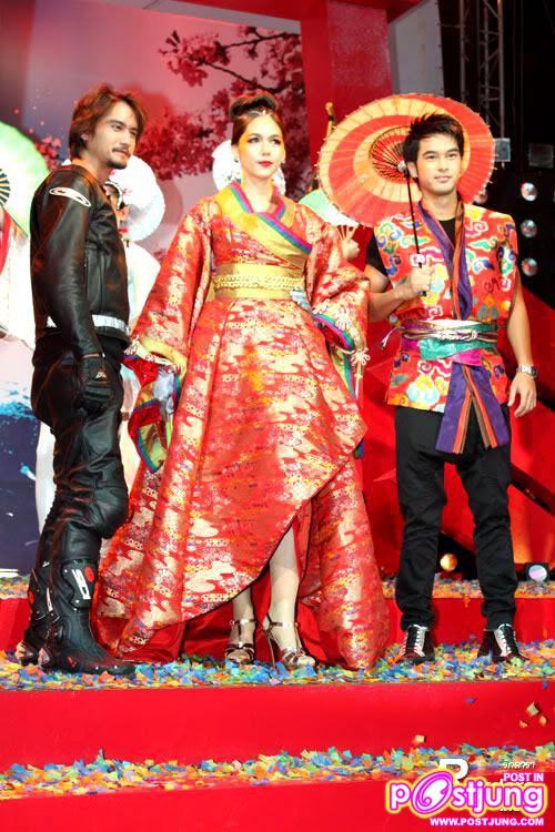 ชมพู่ สวยสง่าดุจนางพญาจริงๆ