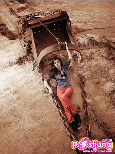 ซาร่า เล็กจ์ & เอเอ Overheated Threesome!