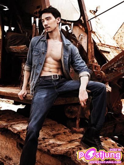 ซาร่า เล็กจ์ & เอเอ Overheated Threesome!