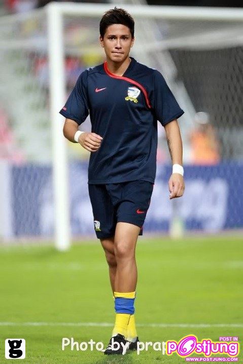 "ปีเตอร์ แลง" รวมรูปนักบอลไทยสุดหล่อ...แอบเป้าตุง