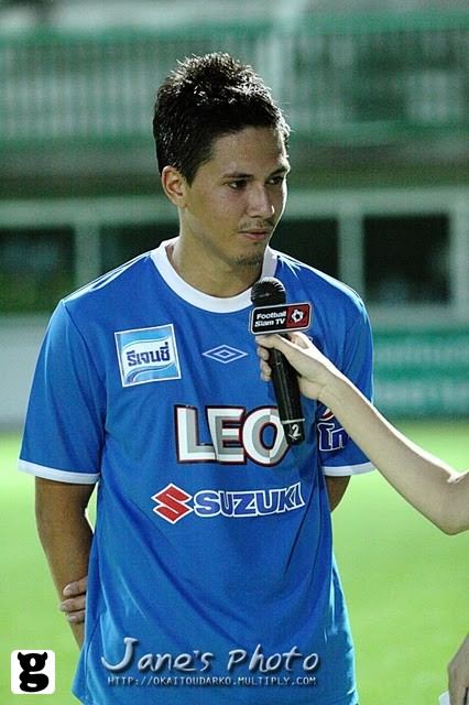 "ปีเตอร์ แลง" รวมรูปนักบอลไทยสุดหล่อ...แอบเป้าตุง