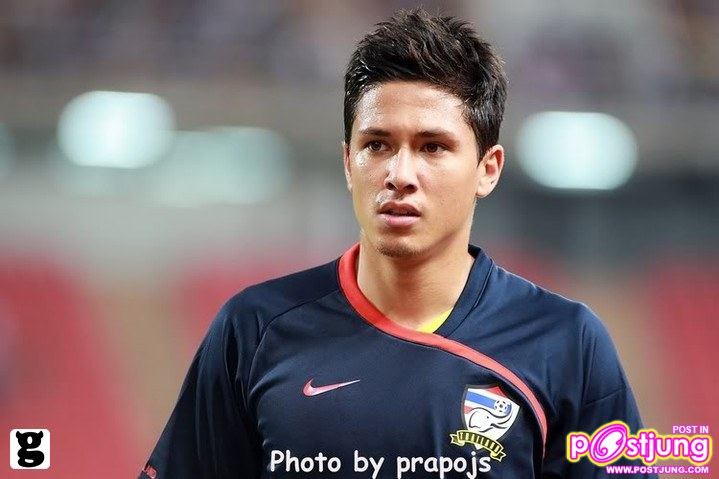 "ปีเตอร์ แลง" รวมรูปนักบอลไทยสุดหล่อ...แอบเป้าตุง