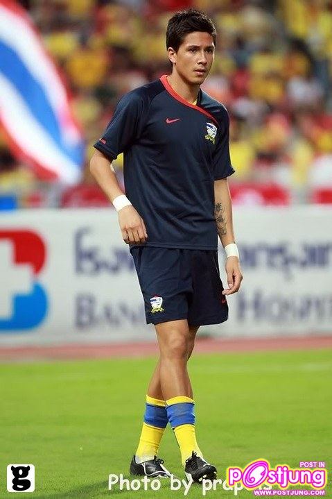 "ปีเตอร์ แลง" รวมรูปนักบอลไทยสุดหล่อ...แอบเป้าตุง