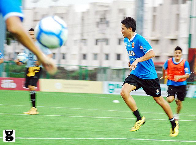 "ปีเตอร์ แลง" รวมรูปนักบอลไทยสุดหล่อ...แอบเป้าตุง