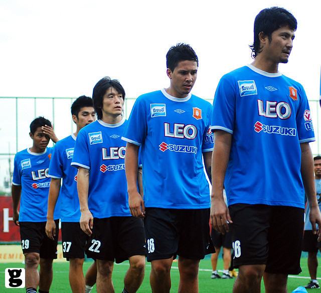 "ปีเตอร์ แลง" รวมรูปนักบอลไทยสุดหล่อ...แอบเป้าตุง