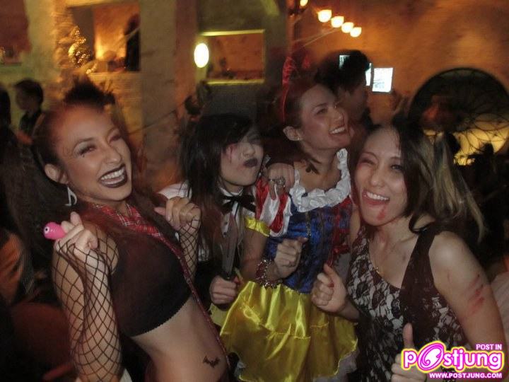 แคทรียา อิงลิช งานฮาโลวีนปาร์ตี้