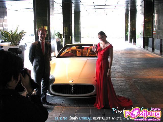 ชมพู่ สวยสง่าในชุดแดงกับการเป็นพรีเซ็นเตอร์ L'ORAEL