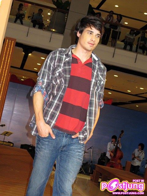 (ญาญ่า&มาริโอ้) Nautica Fashion Show @Central World