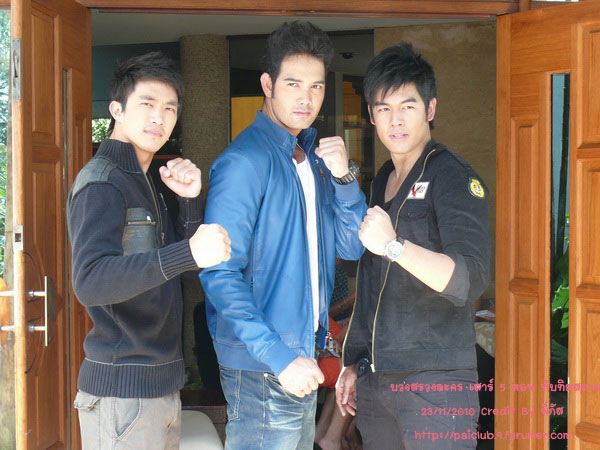 ไผ่ พาทิศ เอก รังสิโรจน์ โน้ต วัชรบูล จากงาน บวงสรวงละคร เสาร์ 5 ภาค 2 ตอน ทับทิมสยาม