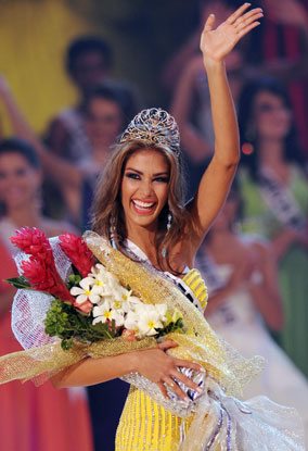 มาดูการมอบมงกุฏ 2OO1 - 2O1O ^...^''